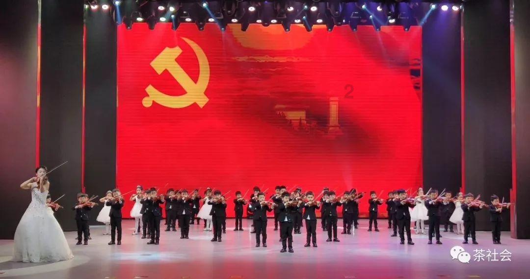 救援男孩毕业生